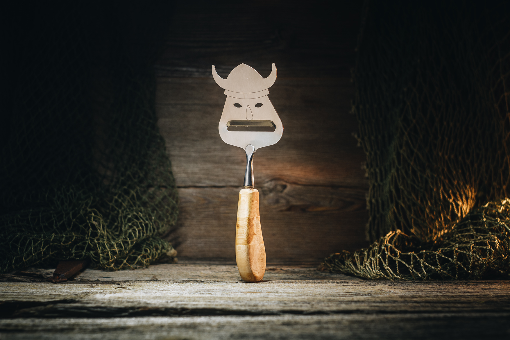 Juustuhöövel „Viiking”(kadakas)/Cheese slicer „Viking” (juniper)
